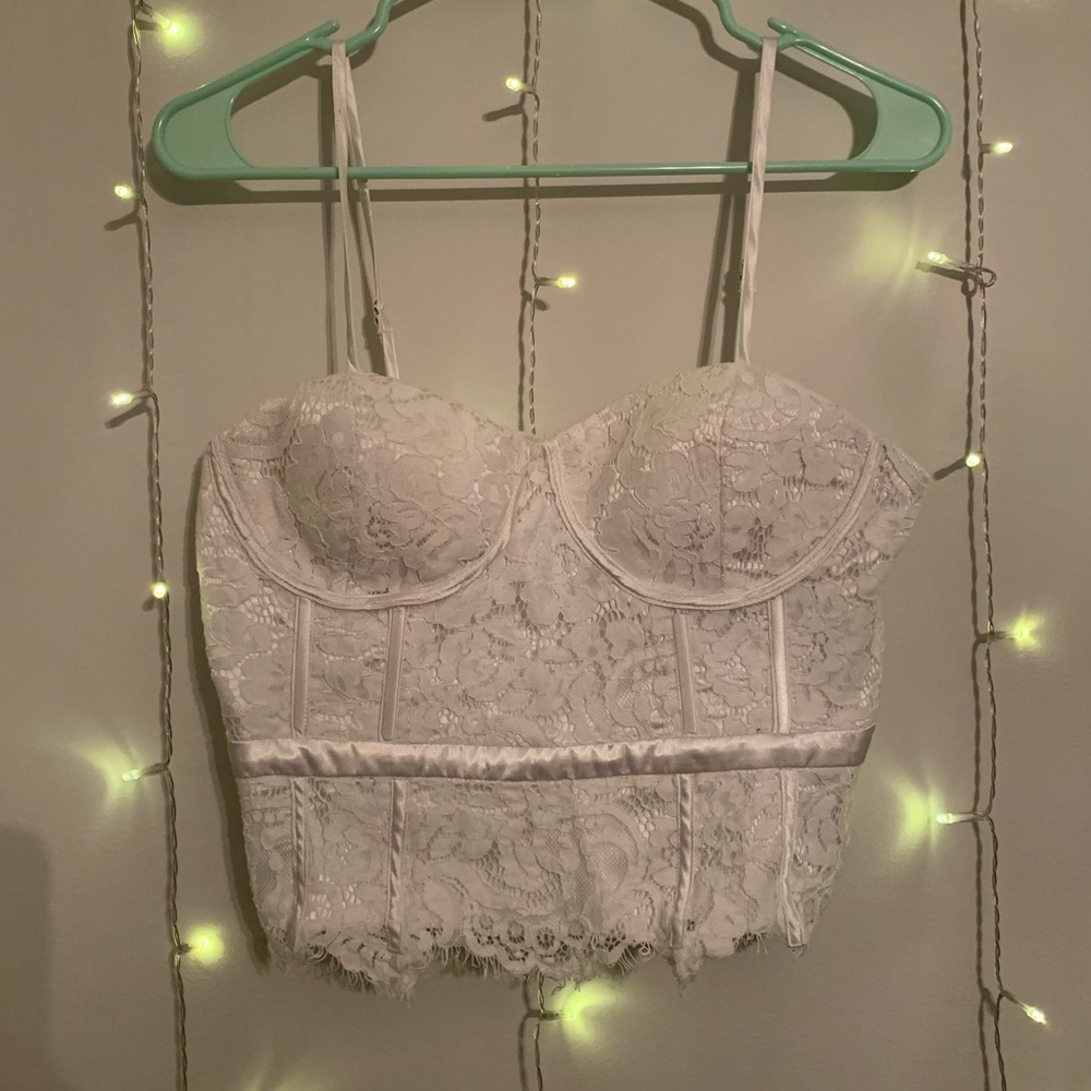 White Lacy, Bustier Top